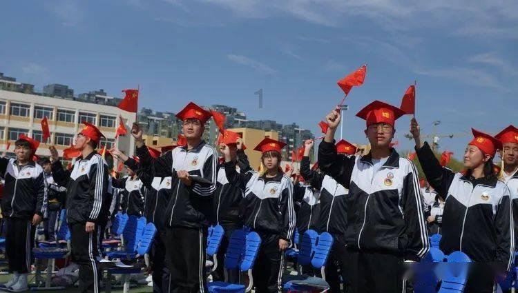 「宇宙飞船为什么不能直接降落月球,而是需要环绕接近?知识星球,打开知识的大门」